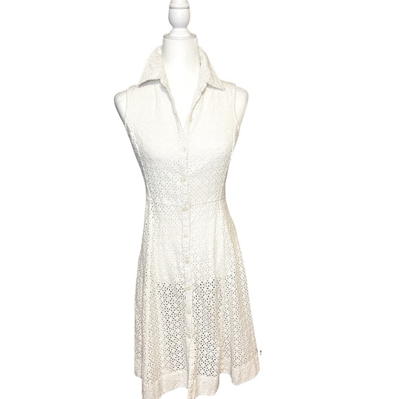BANANA REPUBLIC - Sleeveless White Eyelet Button down A-Line Dress. Size 6 - Picture 7 of 12